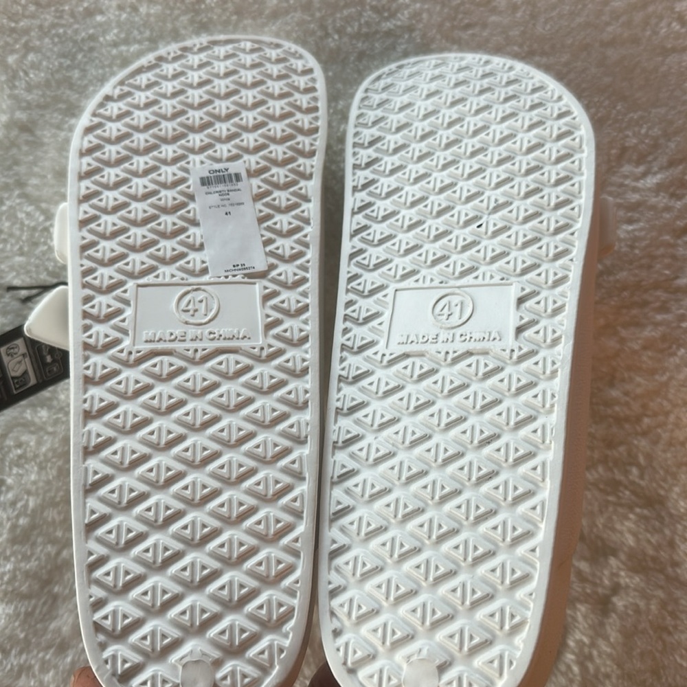 Nwt. Only sandals - Picture 4 of 5